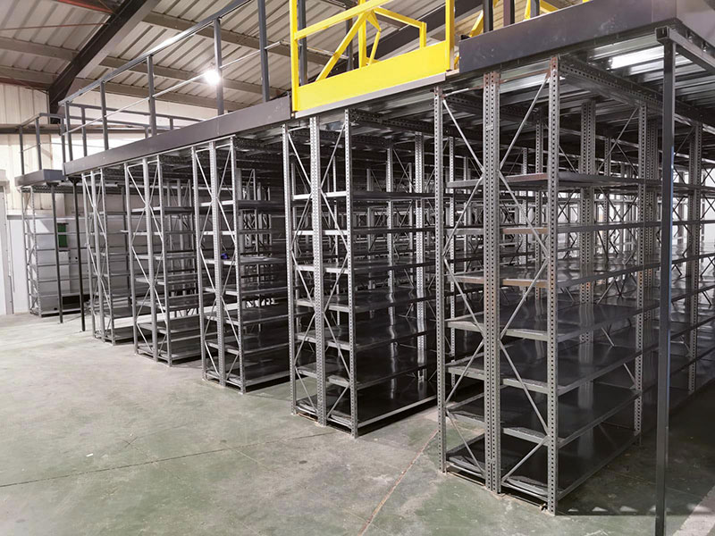 Escalier pour plateforme de stockage - Bretagne rayonnage