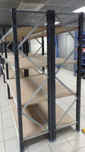 rayonnage métallique pour le stockage de cartons de vin