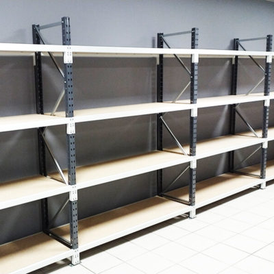 Rayonnages de stockage mi-lourd à tablettes