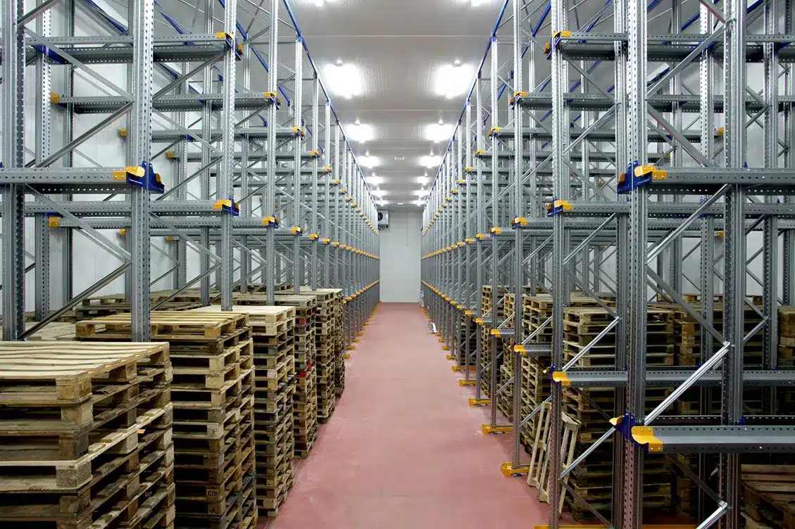Système Drive-In AR Racking pour stockage compact de palettes